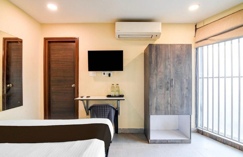 Room 3, Townhouse AB Block Newtown Aristro Inn, North 24 Parganas