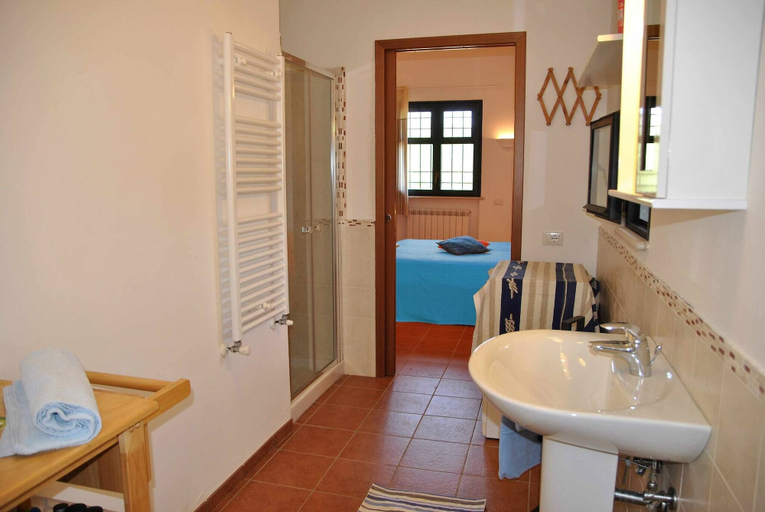 Bathroom 5, Red Roses Flat in a Semi-detached Villa, Latina