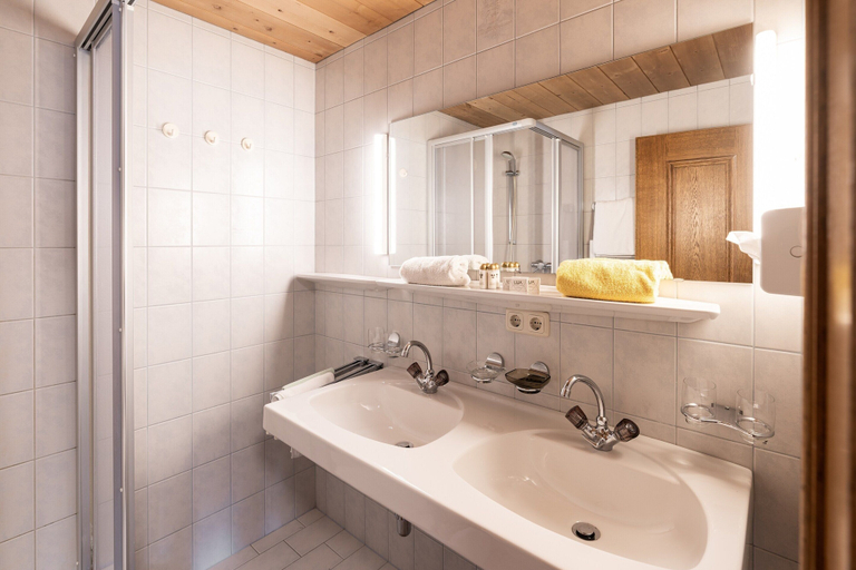 Bathroom 2, Holiday Apartment in St. Anton, Landeck