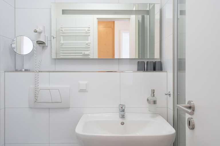 Bathroom 4, Ferienwohnung mit Grossem Balkon im Seepark Sellin, Vorpommern-Rügen