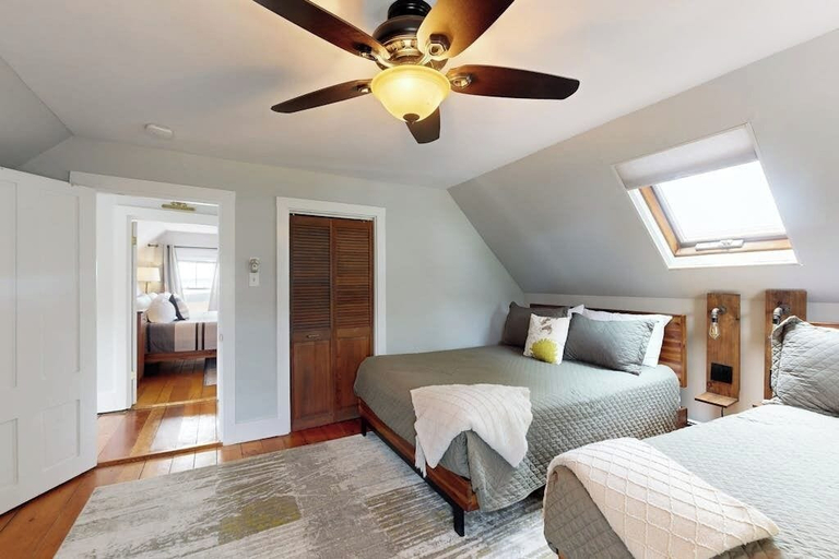 Room 2, Charming, Historic Cottage With Modern Upgrades - Stroll to Dining & Attractions, Lincoln