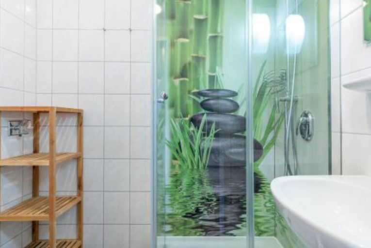 Bathroom 2, Ferienwohnung im 2.og mit Balkon in Sellin, Vorpommern-Rügen