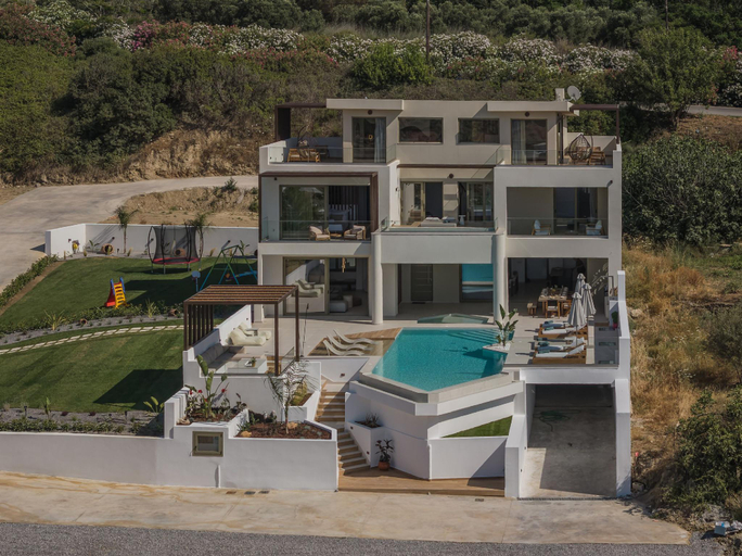 3, Luxurious Villa Selestine - With Private Pool, Crete