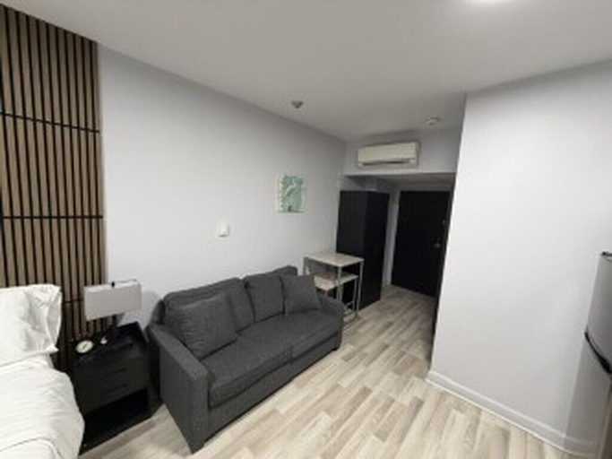 Living area, Xenios Suites, Ottawa