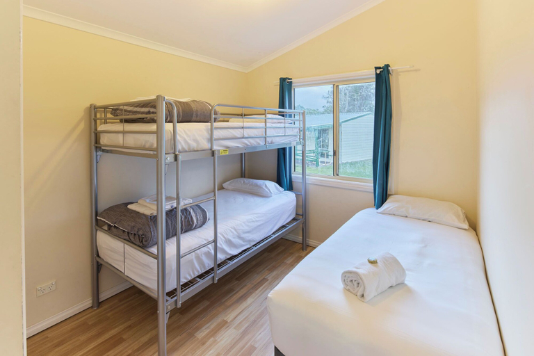 Bedroom 2, Rose Gardens Holiday Park, Albany