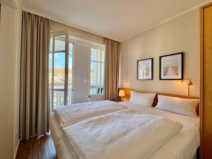 Room 2, Stilvolle Ferienwohnung mit Balkon in Sellin, Vorpommern-Rügen