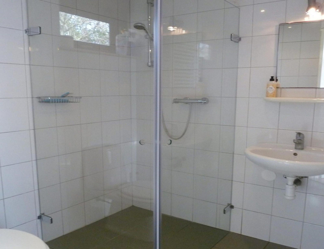 Bathroom 4, Bungalow at the Foot of the Dunes, Veere