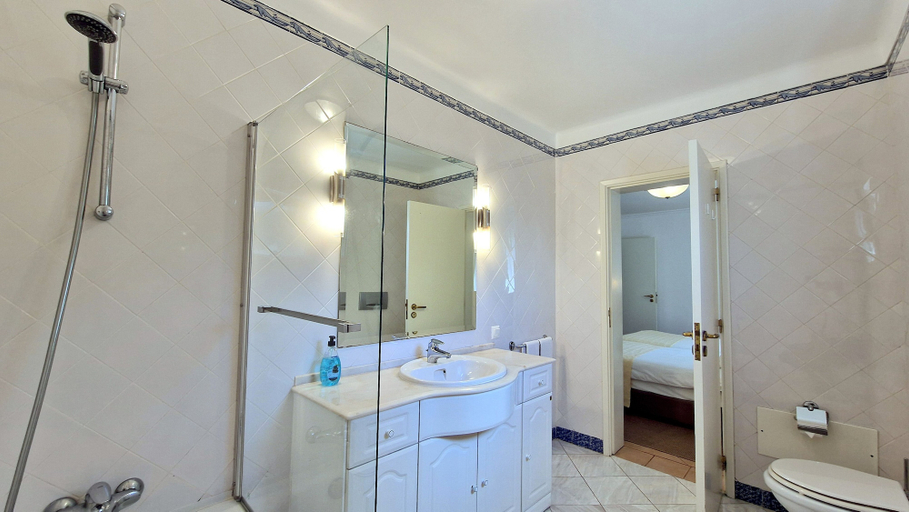 Bathroom 5, Villa Albatroz, Santa Cruz