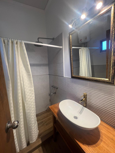 Bathroom, Los Bungalows, n.a523