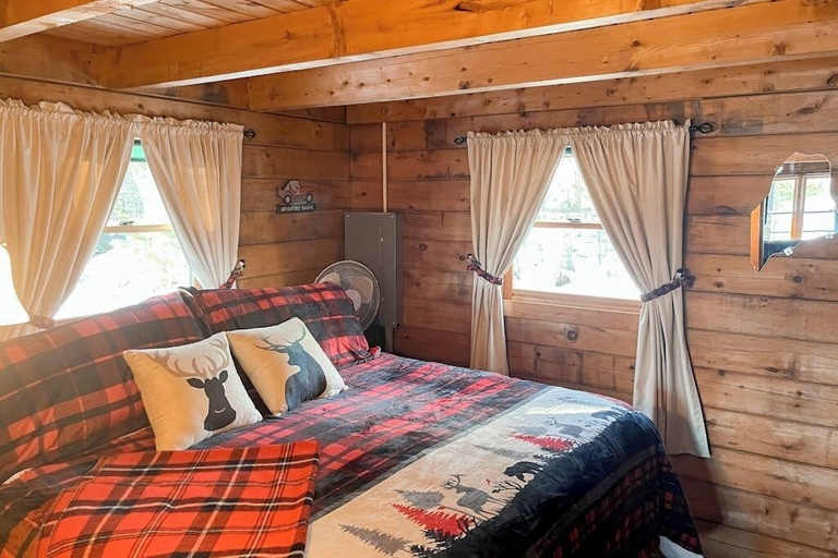 Room 2, Cozy log Cabin w/ Deck, BBQ Grill & Outdoor Firepit on Lower Wilson Pond, Piscataquis