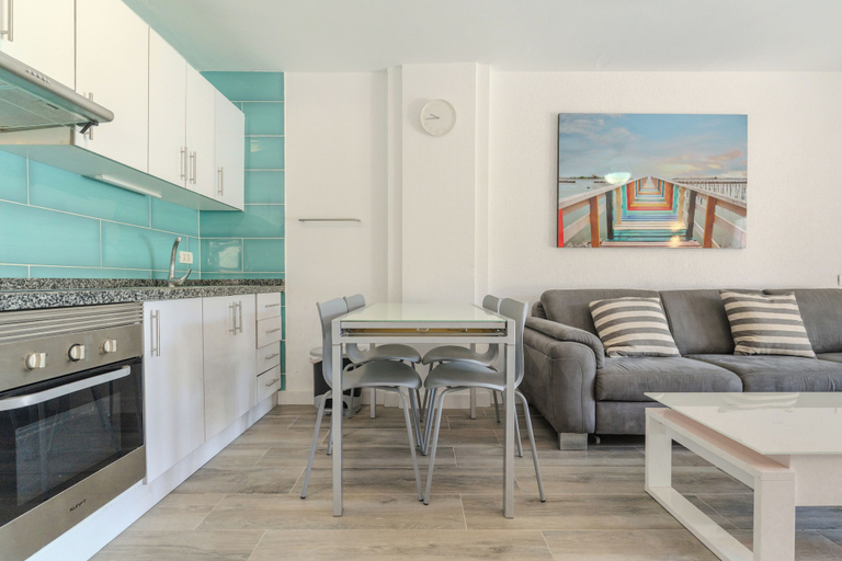 Dining room, Charming 1-bedroom Apartment With Ocean Views in Costa Adeje, Santa Cruz de Tenerife