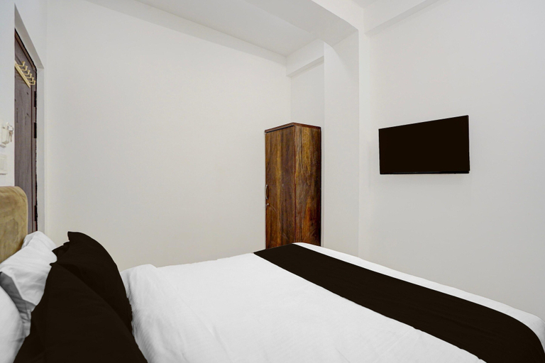 Room 3, Classic Gomti Nagar Station, Lucknow
