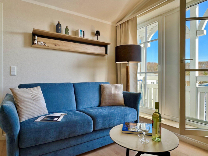 Living room 3, Ferienwohnung Ostseenah mit Balkon und Ahoi-rabatt, Vorpommern-Rügen