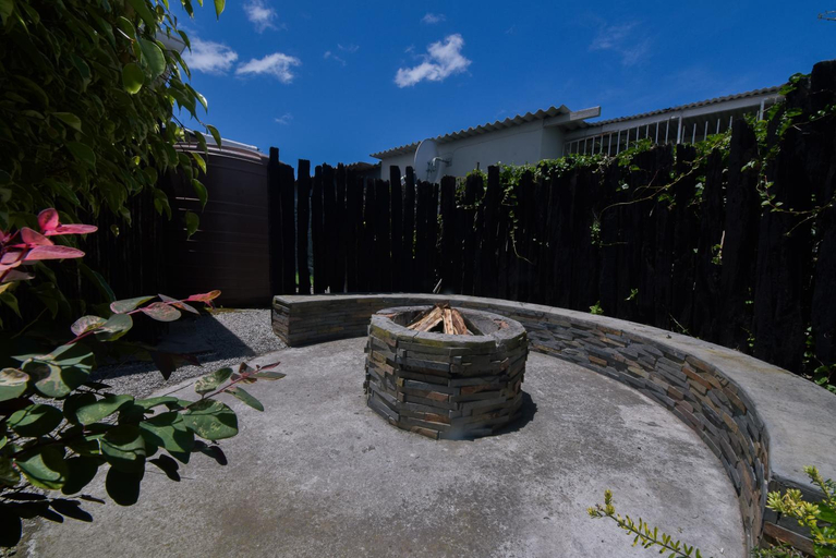 Others 5, Luxury Backpackers, Nelson Mandela Bay