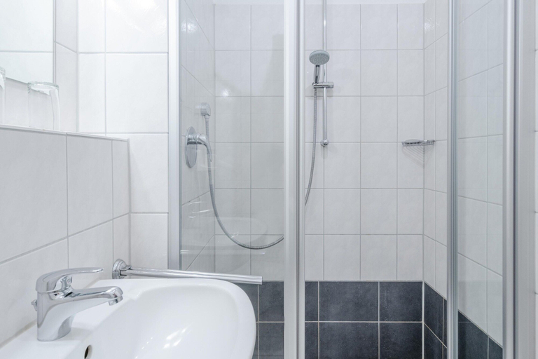 Bathroom 4, Gemutliche Ferienwohnung im Seepark Sellin mit Balkon, Vorpommern-Rügen