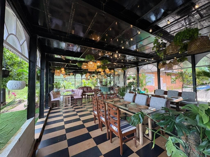 Outdoor dining 3, Dharti - Soil Stories, Satara