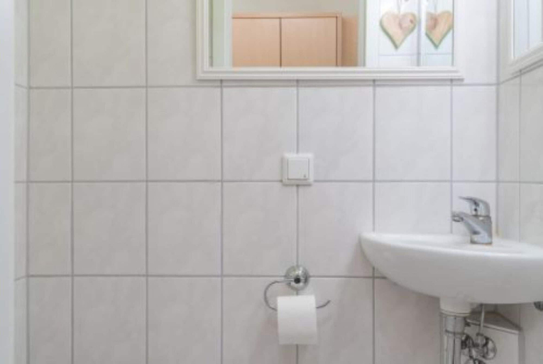 Bathroom 5, Komfortable Ferienwohnung fur bis zu 4 Personen auf Rugen, Vorpommern-Rügen