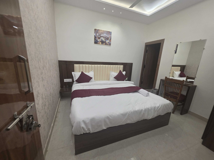 Room 2, Hotel O Tiruvallur Bus Terminal, Kaushambi