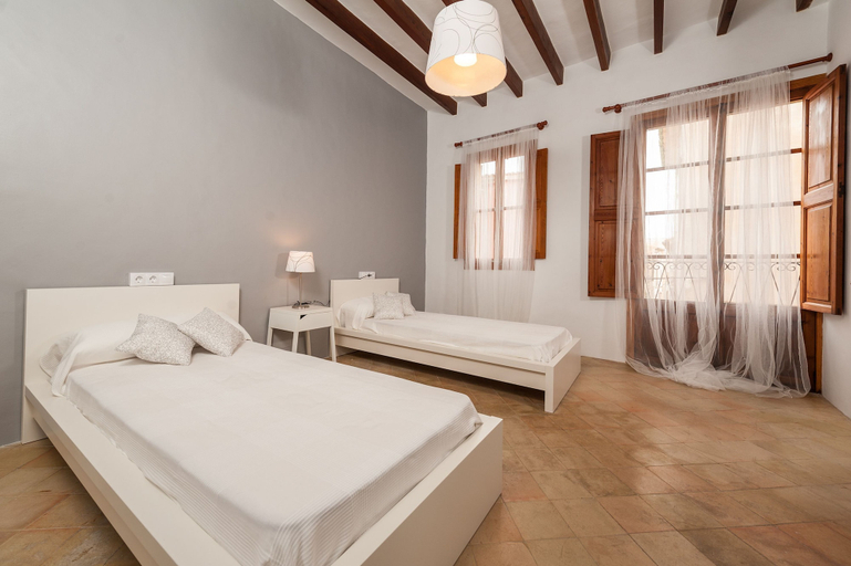 Room 5, Yourisland Na Blanca, Baleares