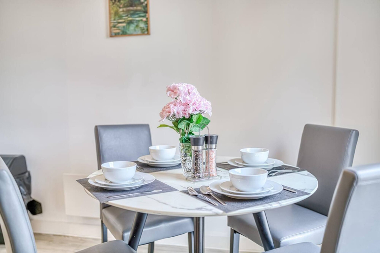 Dining room 5, City View Apartment Near Manchester City Centre, Manchester