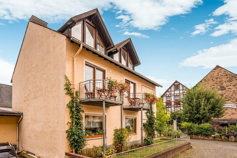 Others 5, Alluring Holiday Home in Ernst With Balcony, Cochem-Zell
