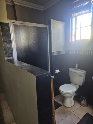 Bathroom 2, Garrett B&B, City of Tshwane