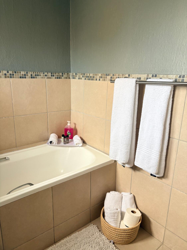 Bathroom 2, Tranquil Arcade, Ehlanzeni