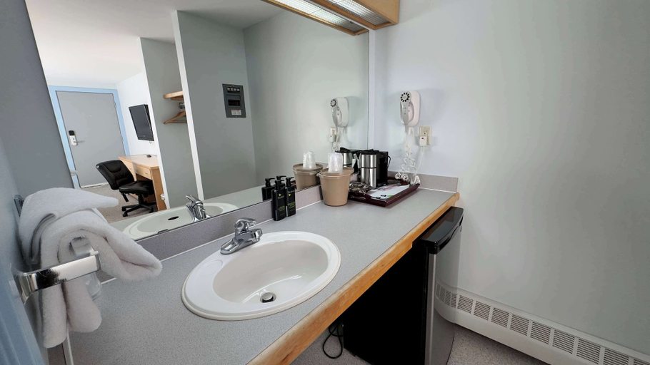 Bathroom 5, Eldorado, a Coast Hotel, Yukon