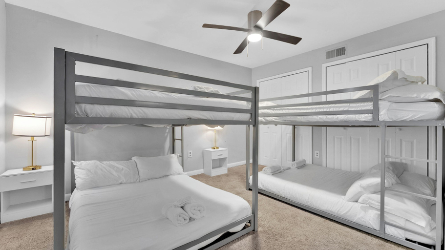 Room 2, Apartmint at Bainbridge St Philadelphia, Philadelphia