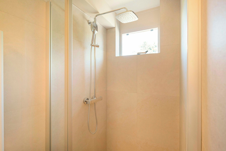 Bathroom 5, Detached Beautiful Holiday Home in Julianadorp, Den Helder