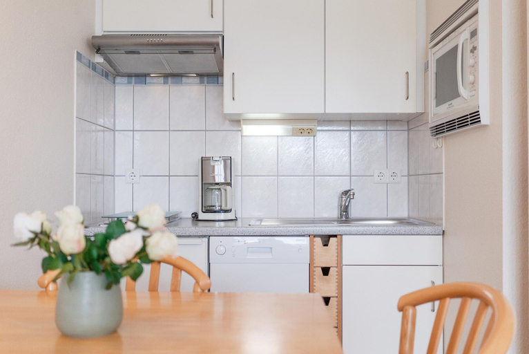 Private kitchen 5, Ferienwohnung mit Grossem Balkon im Seepark Sellin, Vorpommern-Rügen