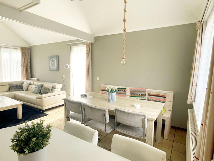Dining 4, Sauna Retreat Near Vlissingen Beach, Vlissingen
