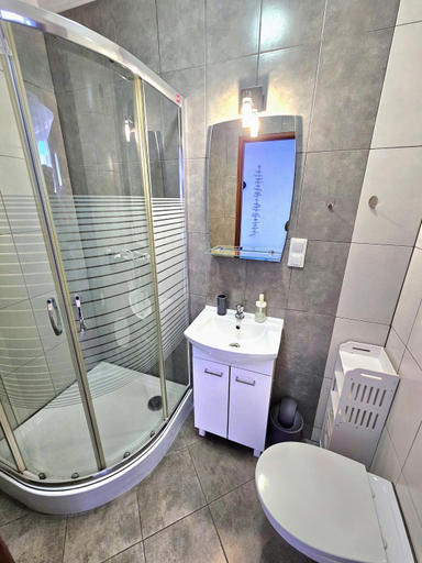Bathroom 1, Dom Wczasowy BiuLux, Koszalin