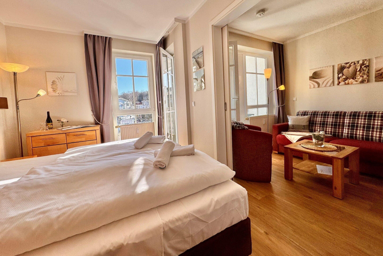 Room 3, Ferienwohnung im Seepark Sellin mit Balkon und Ahoi-rabatt, Vorpommern-Rügen