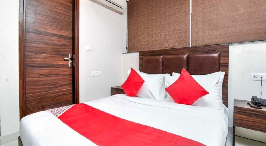 Room 3, Deluxe Brookefield Mall Bangalore, Bangalore