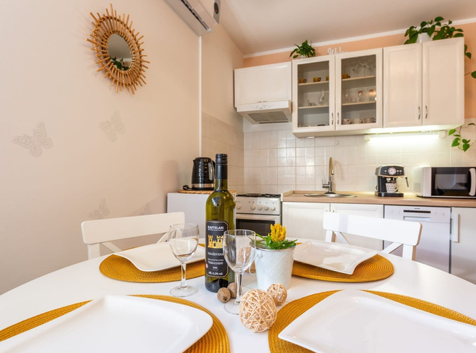 Dining room 3, Sea & Mountain Apartment Dubi, Klana