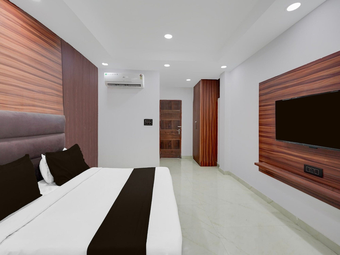 Room 4, Deluxe Budha Tower, Gautam Buddha Nagar