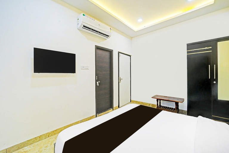 Room 4, Townhouse Star Square Vijay Nagar, Indore