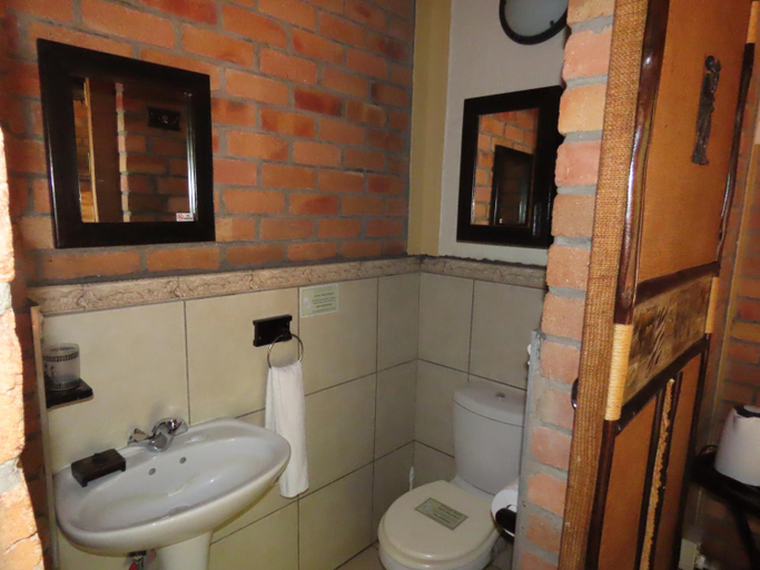 Bathroom 3, Bush and Gables, Ehlanzeni