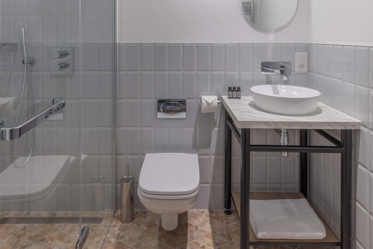 Bathroom 5, Leman Locke, London