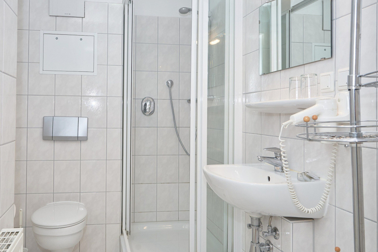 Bathroom, Moderne Ferienwohnung im Seepark Sellin mit Balkon, Vorpommern-Rügen