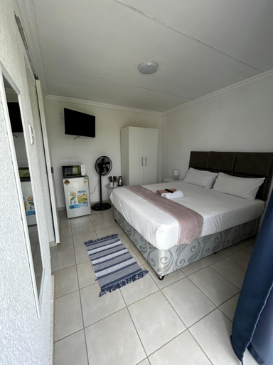 Bedroom 4, Riverview Pool Resort and Lodge, Capricorn