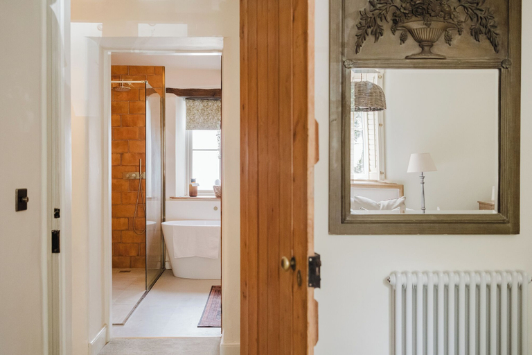 Bathroom 4, Beautiful Cottage in Cirencester Centre, Gloucestershire