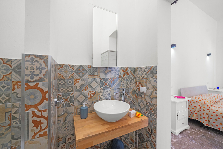 Bathroom 3, Casa Miggiano 6 BR Apartment in Town, Lecce