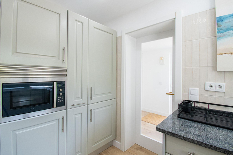 4, 67 adm 3 Bedroom Villa Walking Distance to Carvo, Lagoa