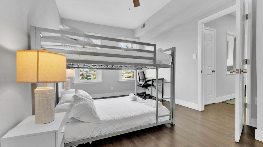 Room 5, Apartmint at Bainbridge St Philadelphia, Philadelphia