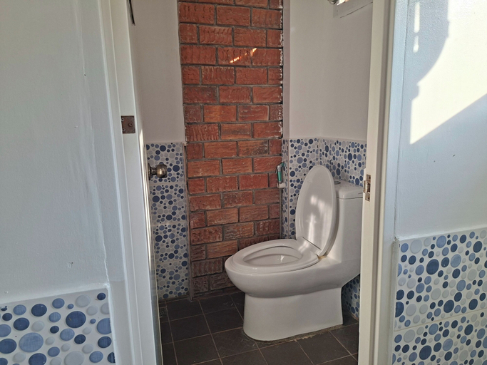 Bathroom 3, Bolabog Beach Resort, Malay