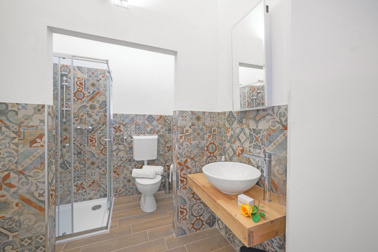 Bathroom 5, Casa Miggiano 6 BR Apartment in Town, Lecce