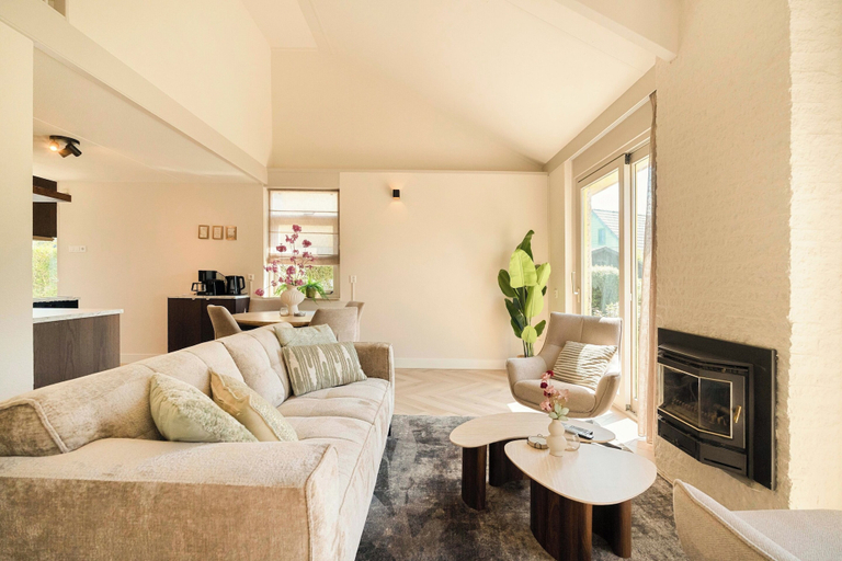 Living room 2, Detached Beautiful Holiday Home in Julianadorp, Den Helder
