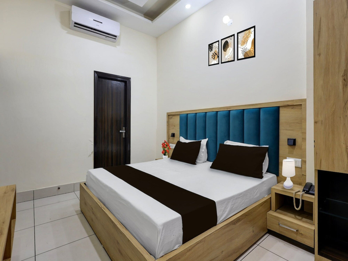 Room 3, Deluxe Hotel Paras Inn, Amritsar